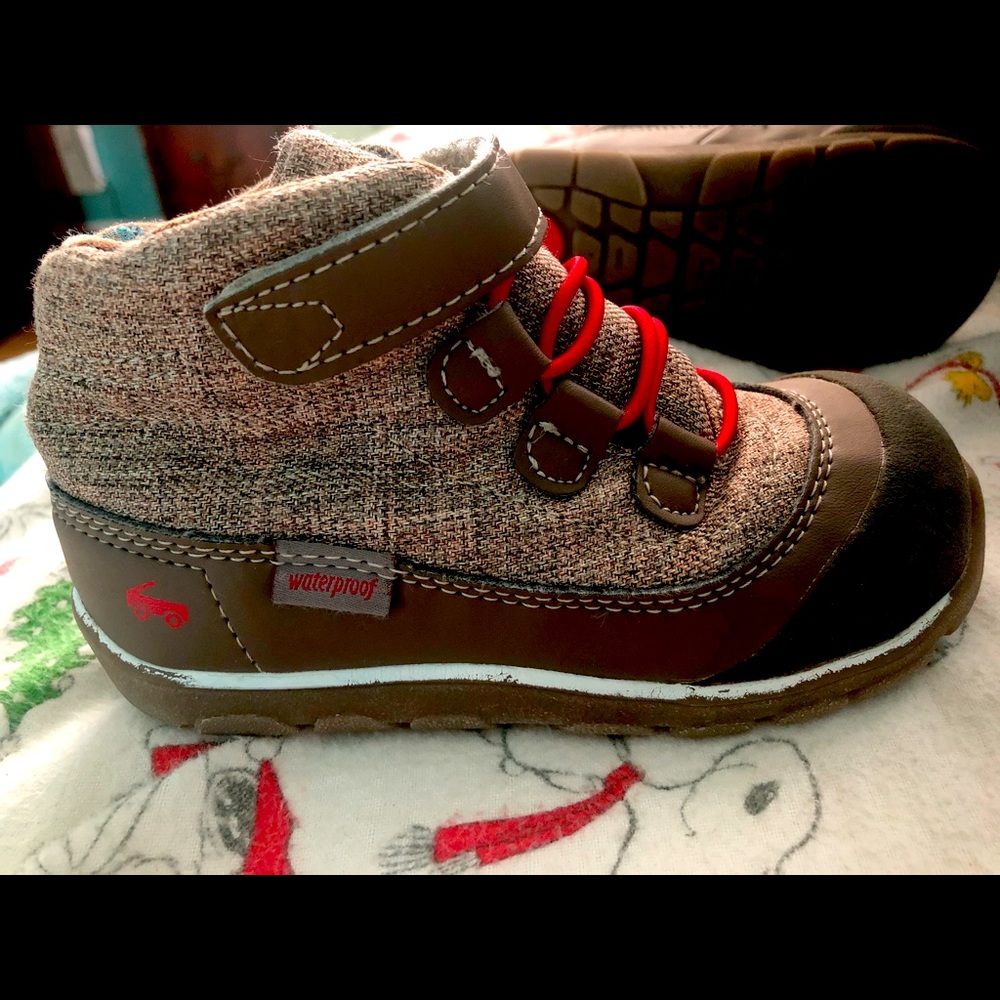 See Kai Run “Sam” waterproof kids boots size 9
